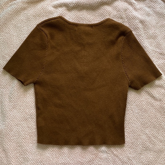 Button-up crop top - Picture 2 of 2